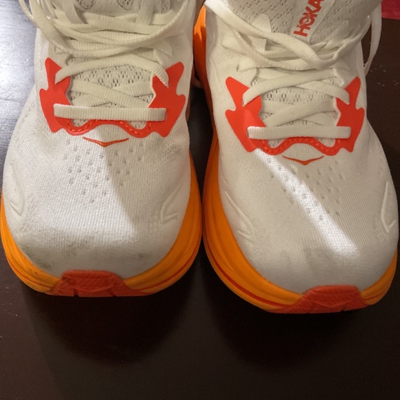 Beautiful Women's Hoka Sneakers size 8 - Picture 6 of 9